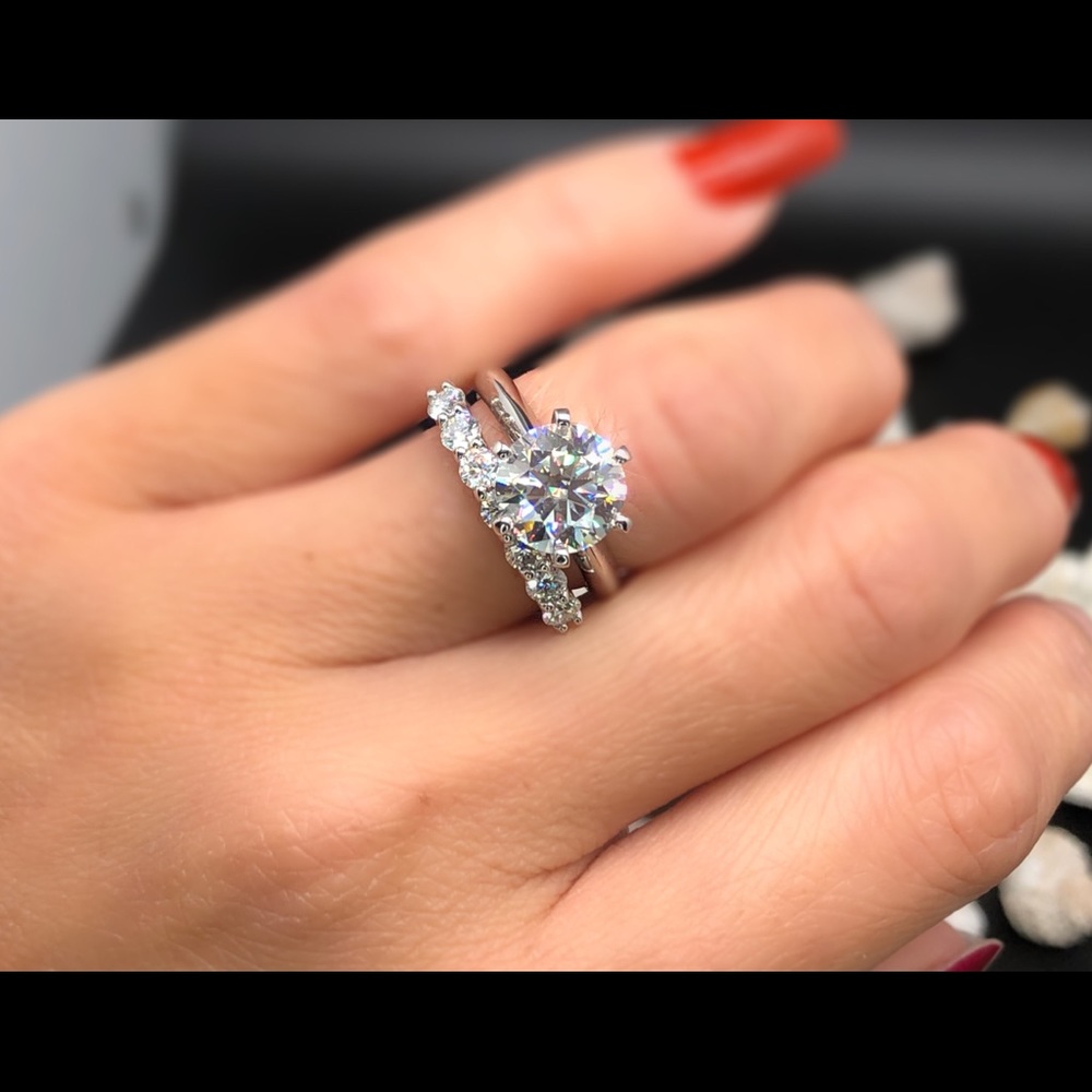 Moissanite ring set with certificate